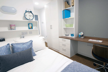 Gold En Suite - Image 1